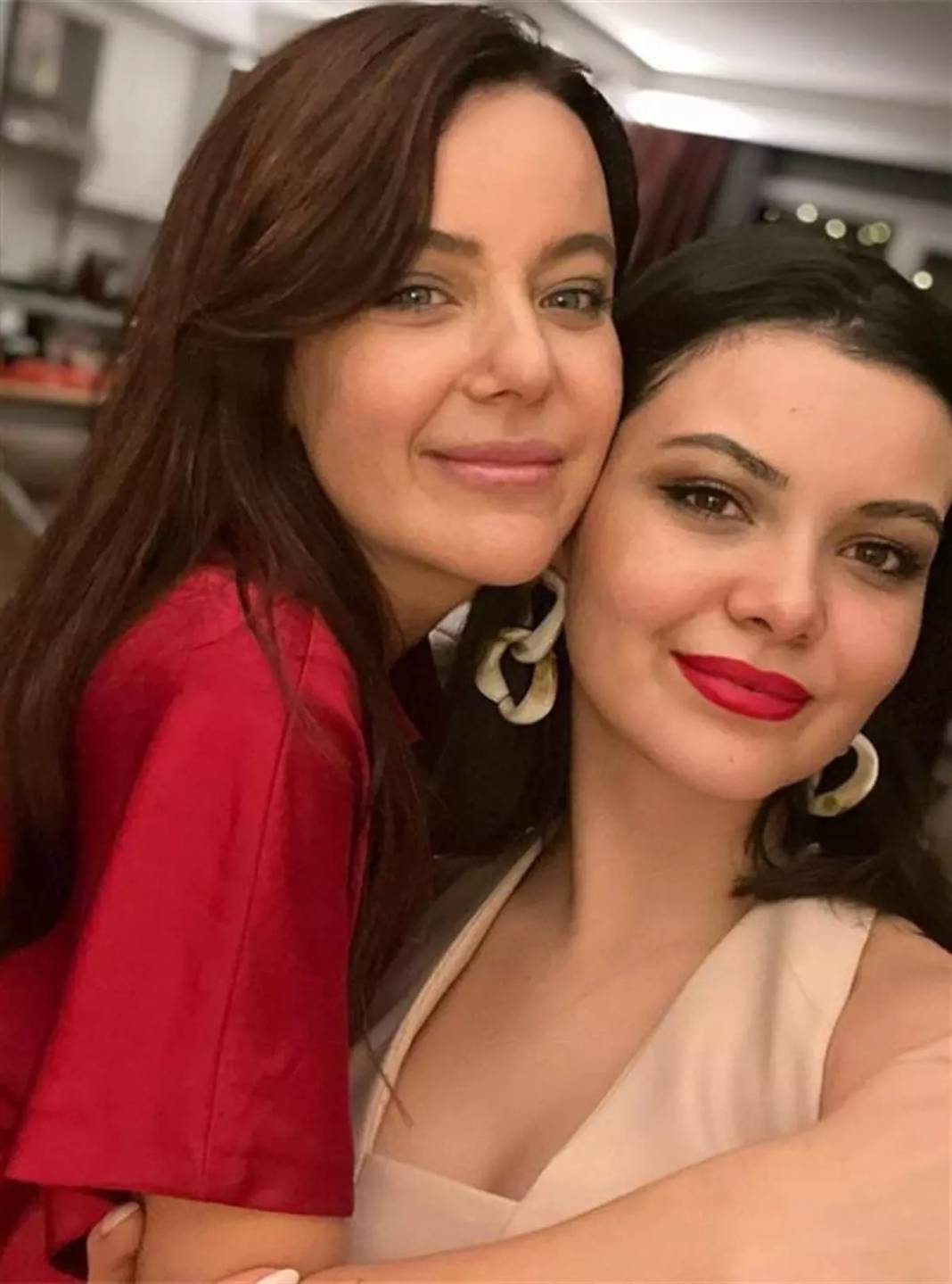 Gelinim Mutfakta Nursel Ergin'in kızı yine güzelliğiyle mest etti! Evlenmek için 40 deve teklif etmişlerdi 5